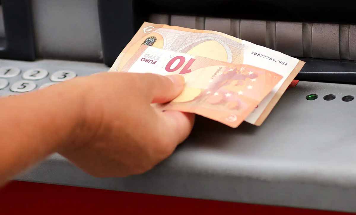 Billets : il sera désormais indispensable d’avoir un justificatif pour retirer de l’argent liquide auprès d’une banque, mais seulement dans ce cas précis