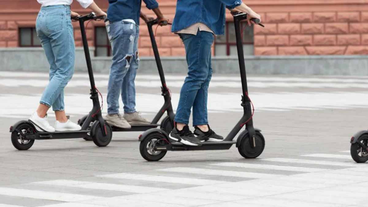 Un permis sera désormais obligatoire pour rouler en trottinette ou en vélo électrique à partir de cette date
