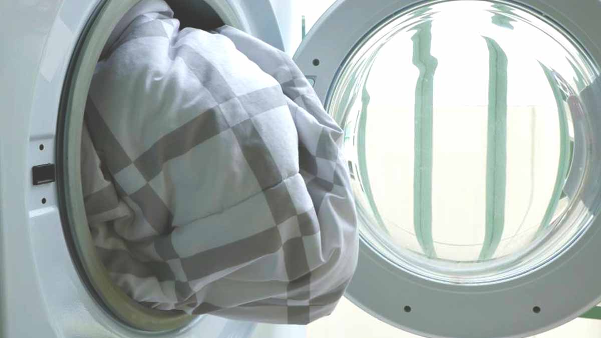 Votre couette ne rentre pas dans la machine  cette astuce magique pour la laver facilement sans se ruiner au pressing