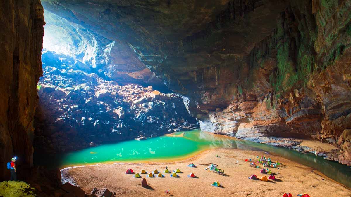 Dans les entrailles de la plus grande grotte du monde, deux créatures LÉGENDAIRES refont surface