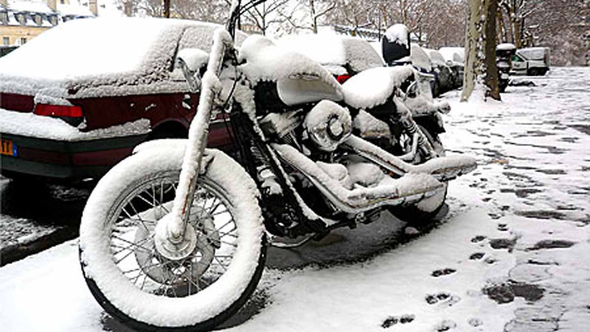 Le préchauffage de moto en hiver est-il vraiment indispensable ?