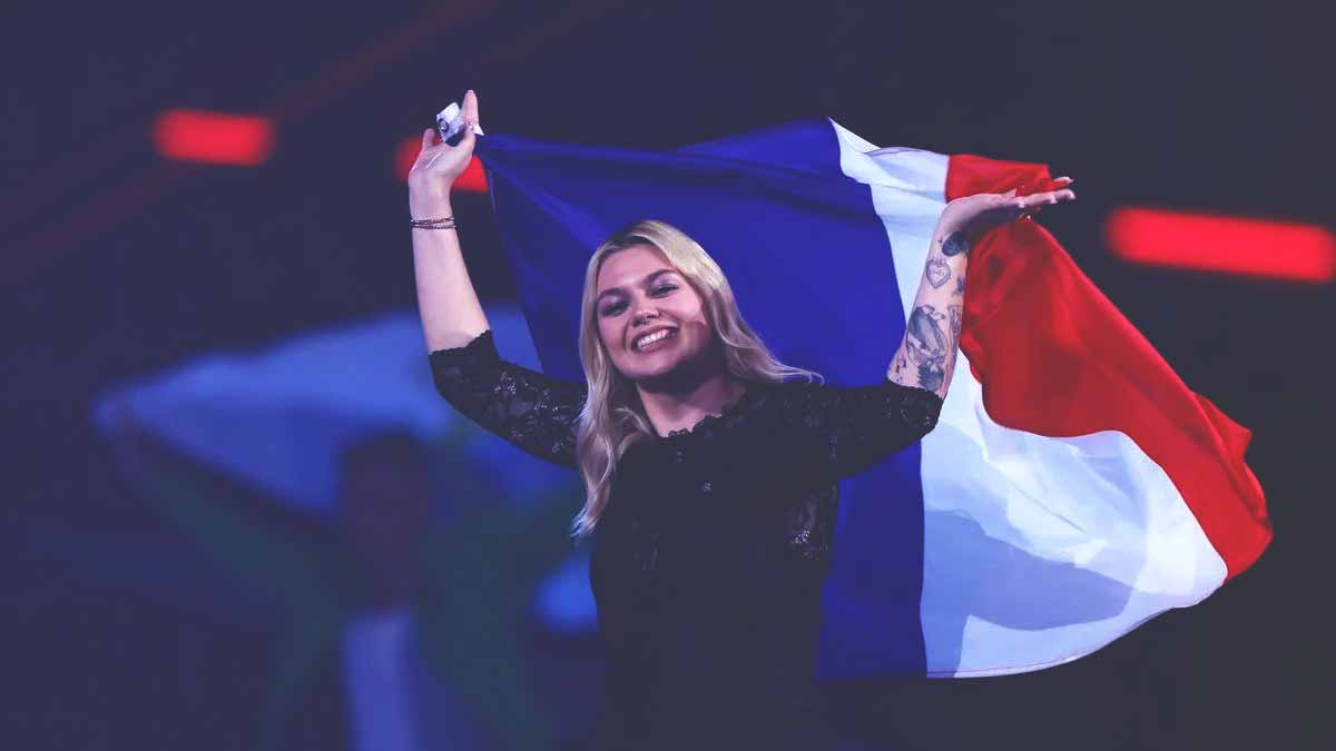 Eurovision 2025 : après avoir terminé à la septième place, Louane craque et s’exprime sur son classement final